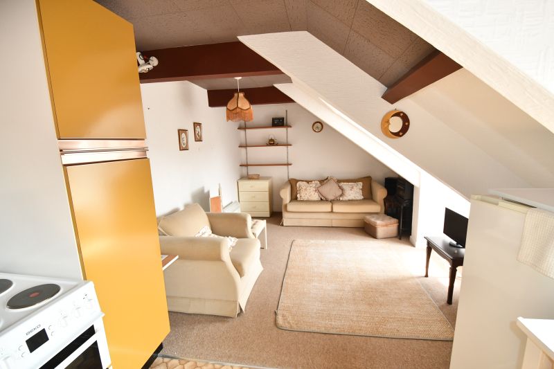 South-facing balcony and view of the park - bright, modern and spacious ...